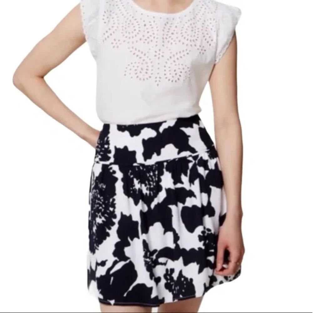 Ann Taylor LOFT Size 6 Printed Mini Skirt Tall Black White Lined Flowy Side Zip